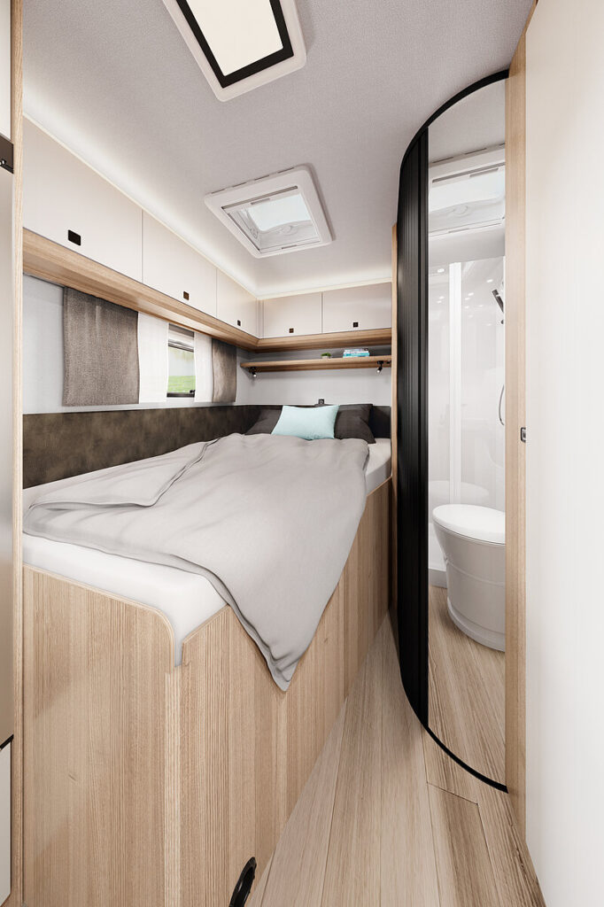 2026-WM-Ontour-T-700-FH-innen-Regale-Kopfende-Betten-h-BEAR-PRESSE-thumb